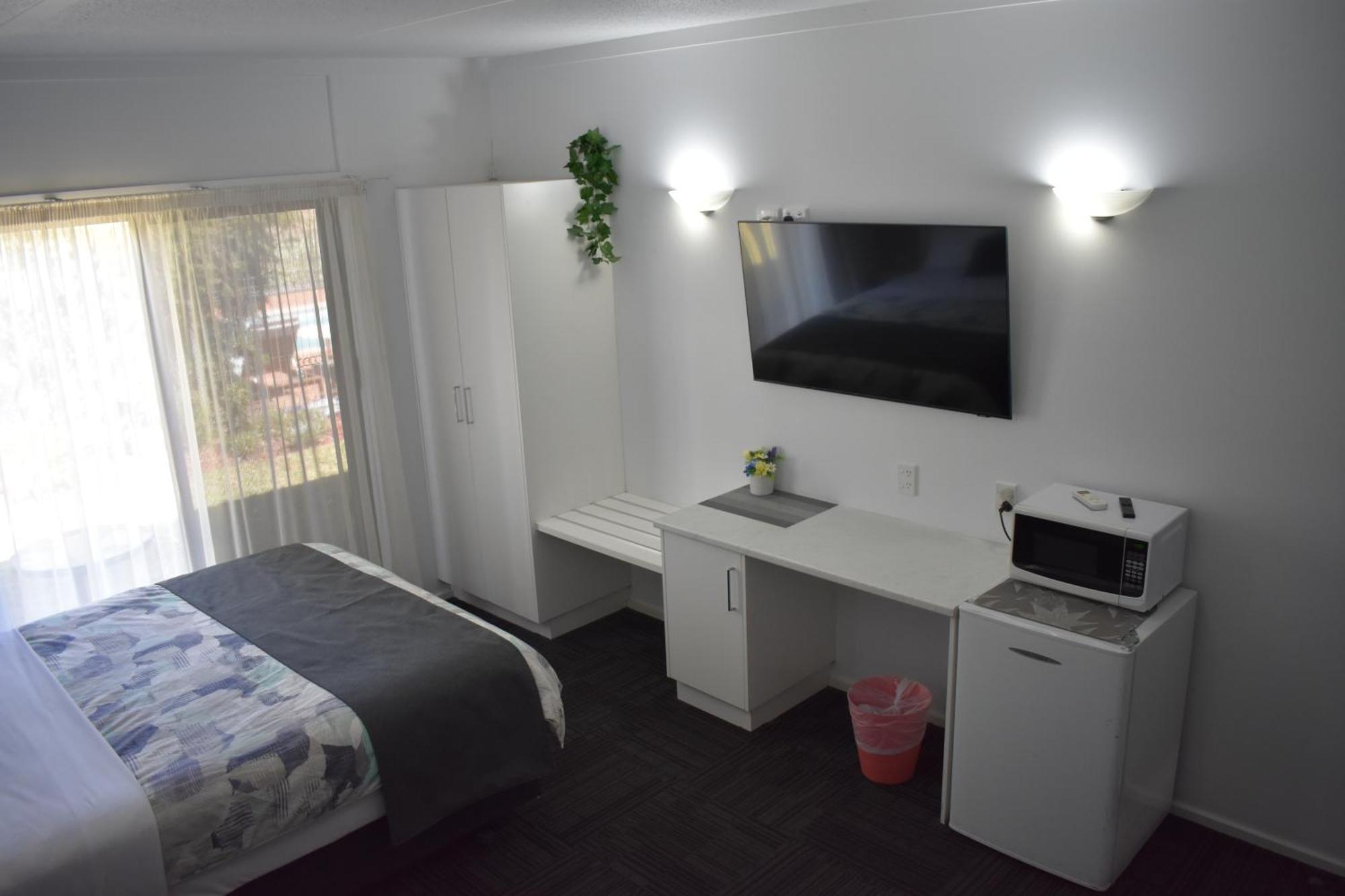 Riviana Motel Дениликуин Екстериор снимка