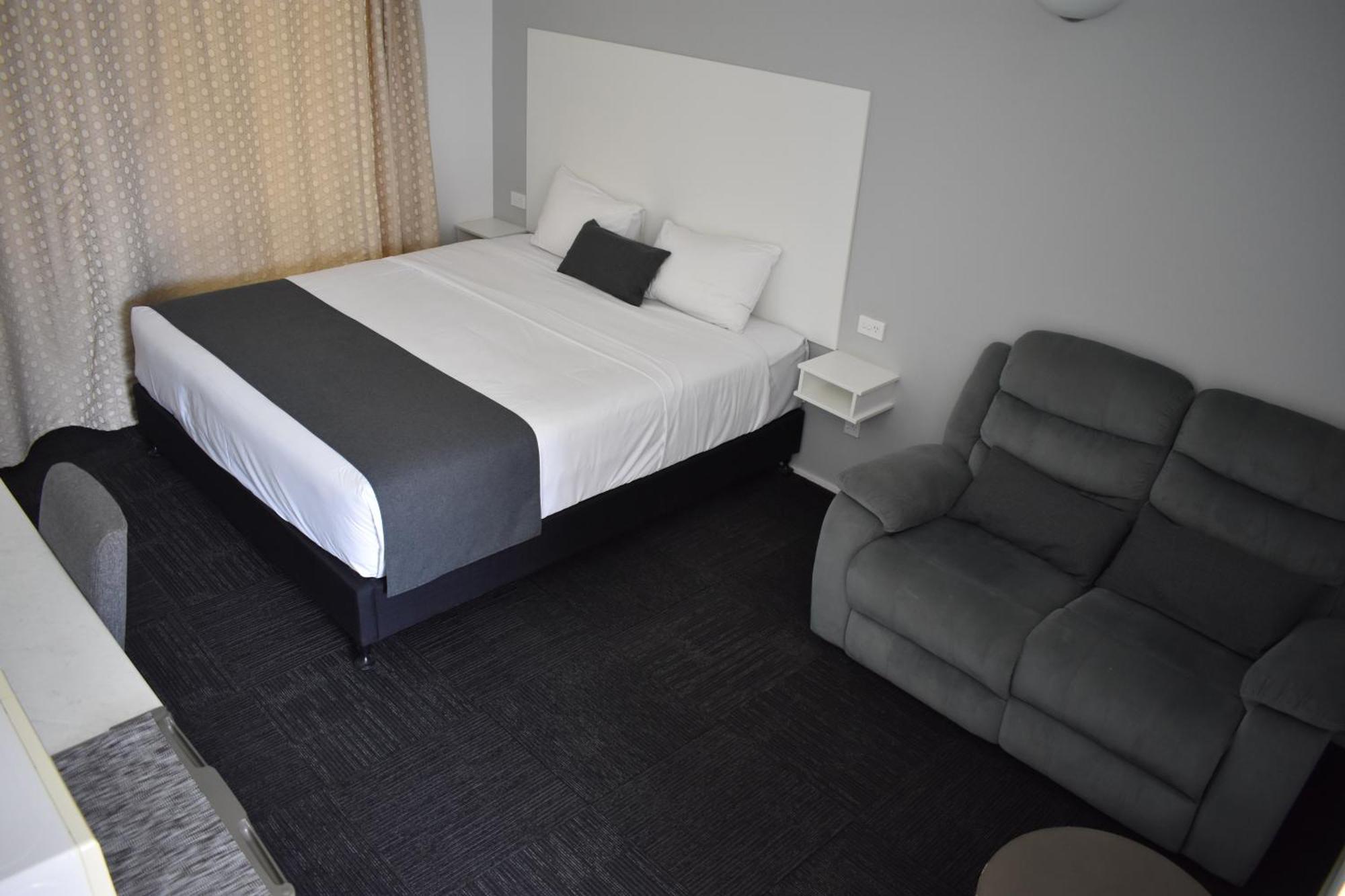 Riviana Motel Дениликуин Екстериор снимка