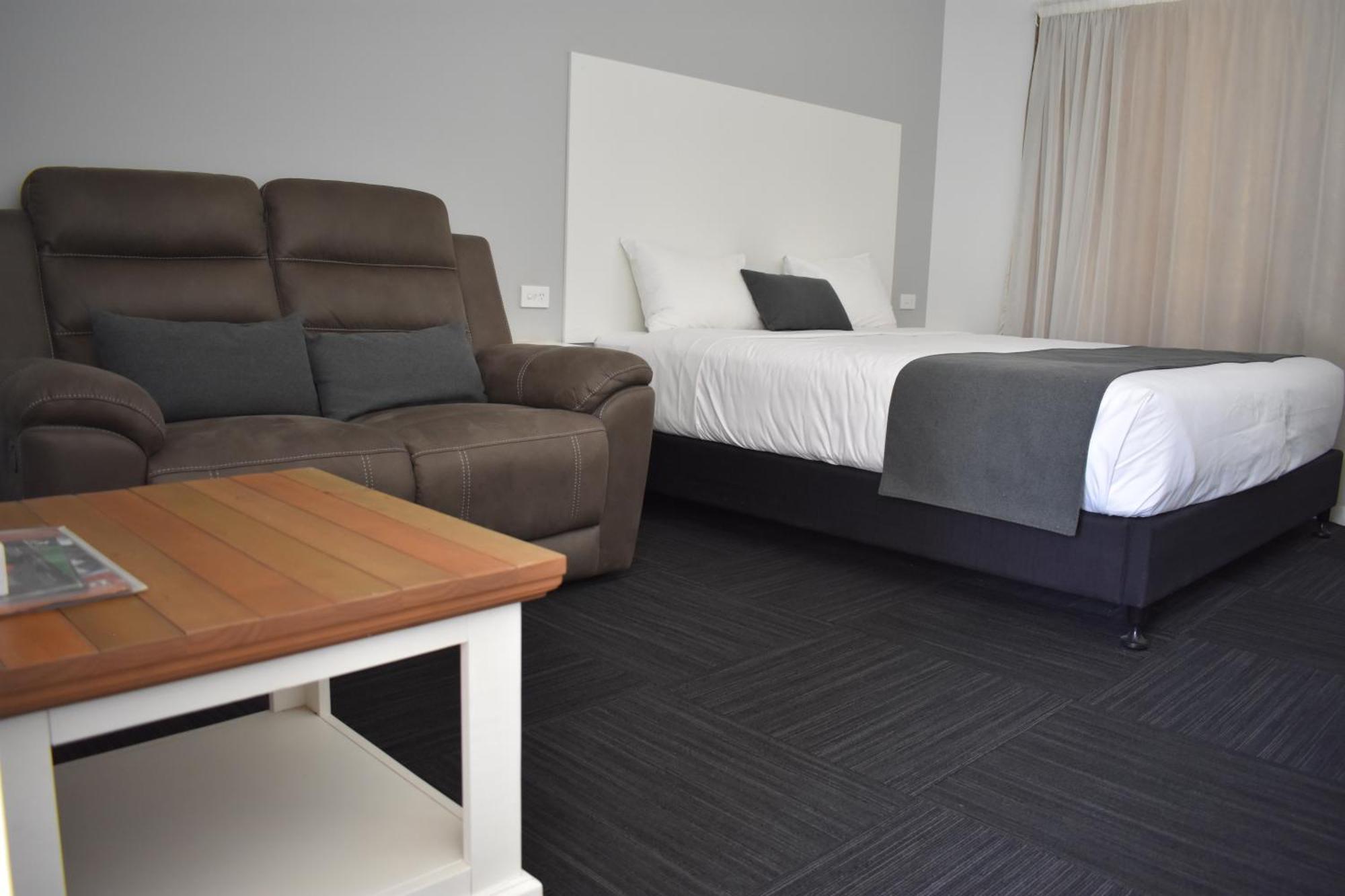 Riviana Motel Дениликуин Екстериор снимка