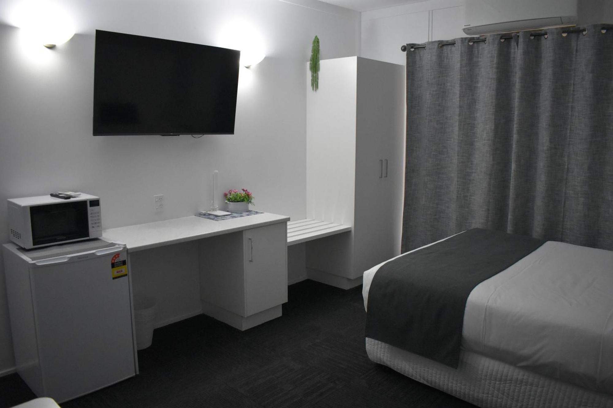 Riviana Motel Дениликуин Екстериор снимка