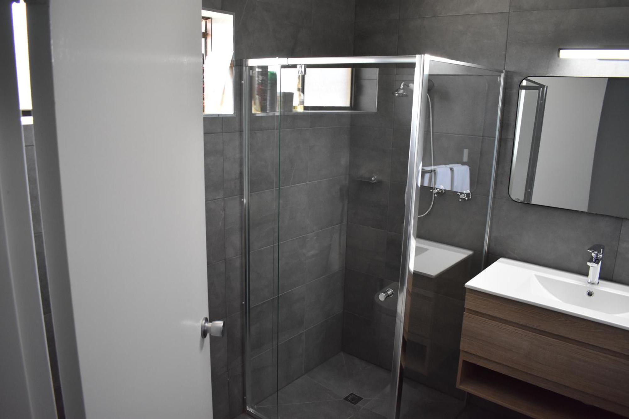 Riviana Motel Дениликуин Екстериор снимка